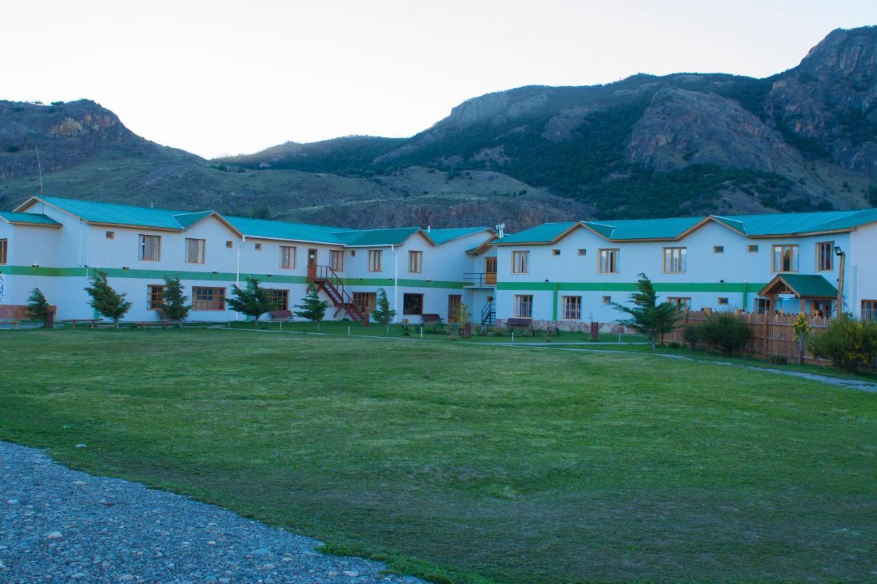 Hostel Pioneros Del Valle El Chalten Exteriör bild